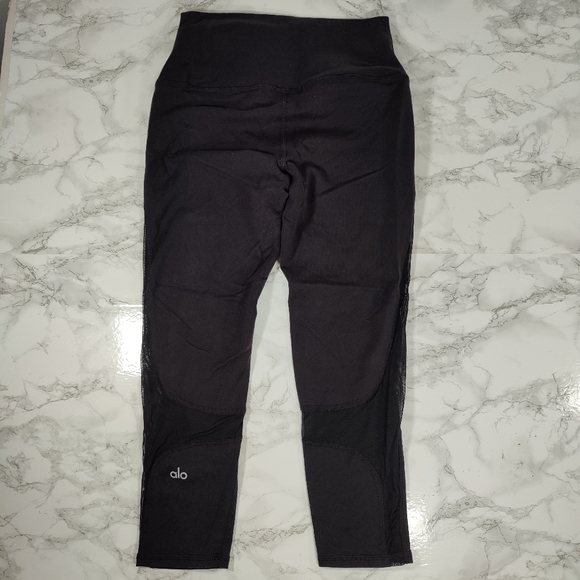 Alo Coast Leggings Black Mesh Cutout Cropped Size Small - Picture 4 of 7